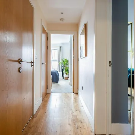 Lovely Harbourside With Free Parking Apartment Bristol