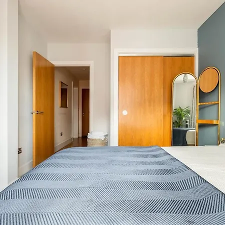 Lovely Harbourside With Free Parking Apartment